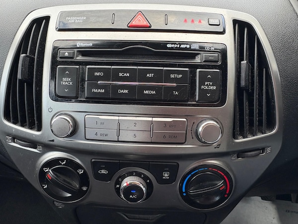 Used Hyundai i20 2013 for sale - 76176221: Photo 16