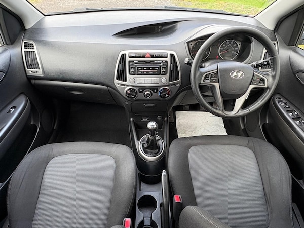 Used Hyundai i20 2013 for sale - 76176221: Photo 2