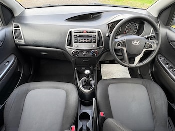 Used Hyundai i20 2013 for sale - 76176221: Photo 2