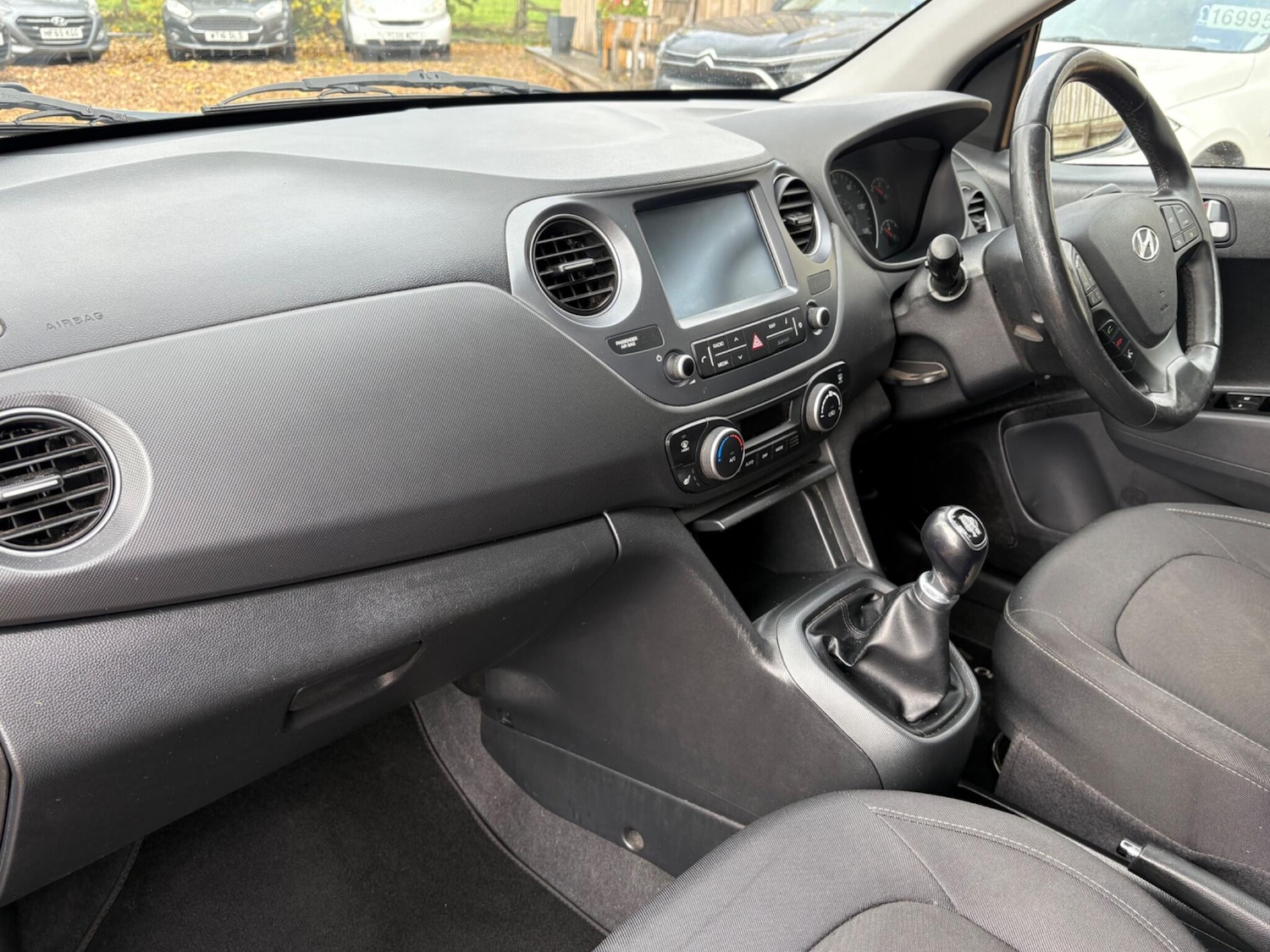 Used Hyundai i10 2017 for sale - 76361669: Photo 11