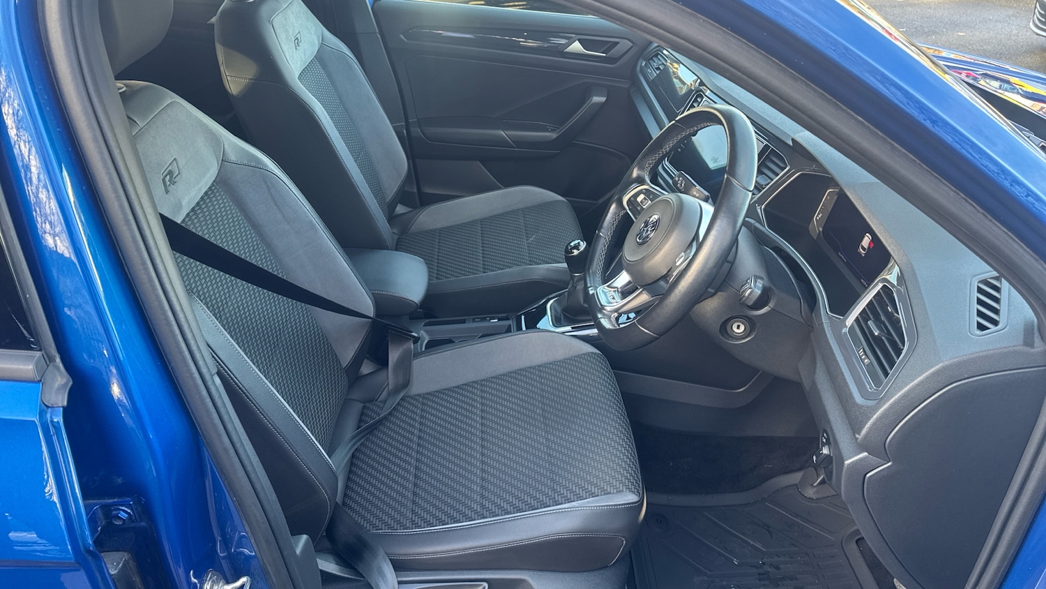 Used Volkswagen T-Roc 2018 for sale - 77106397: Photo 2