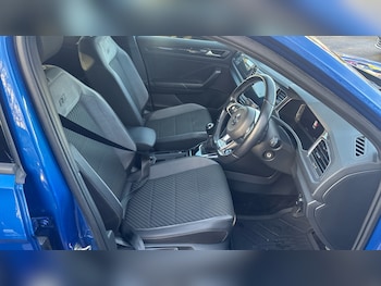 Used Volkswagen T-Roc 2018 for sale - 77106397: Photo