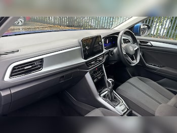 Used Volkswagen T-Roc 2023 for sale - 76555111: Photo