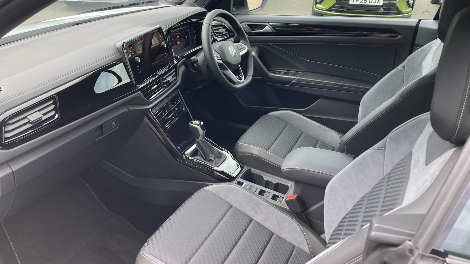 Used Volkswagen T-Roc 2025 for sale - 76075746: Photo 2