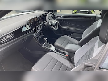 Used Volkswagen T-Roc 2025 for sale - 76075746: Photo 2
