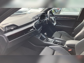 Used Audi Q3 2023 for sale - 75689646: Photo