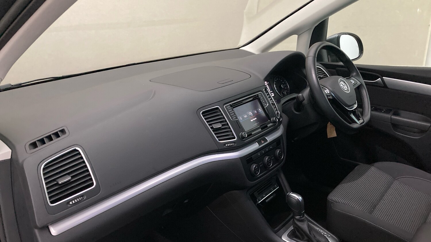 Used Volkswagen Sharan 2020 for sale - 77508344: Photo 2