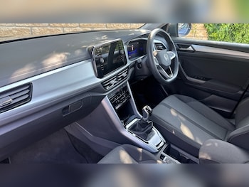 Used Volkswagen T-Roc 2023 for sale - 79605317: Photo