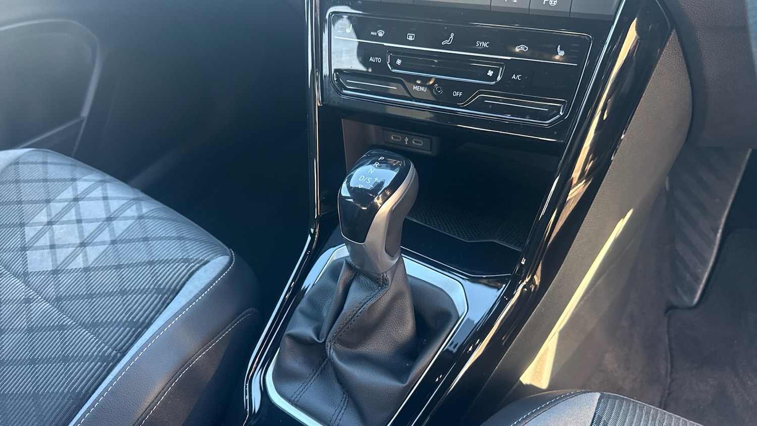 Used Volkswagen T-Roc 2025 for sale - 76734958: Photo 14