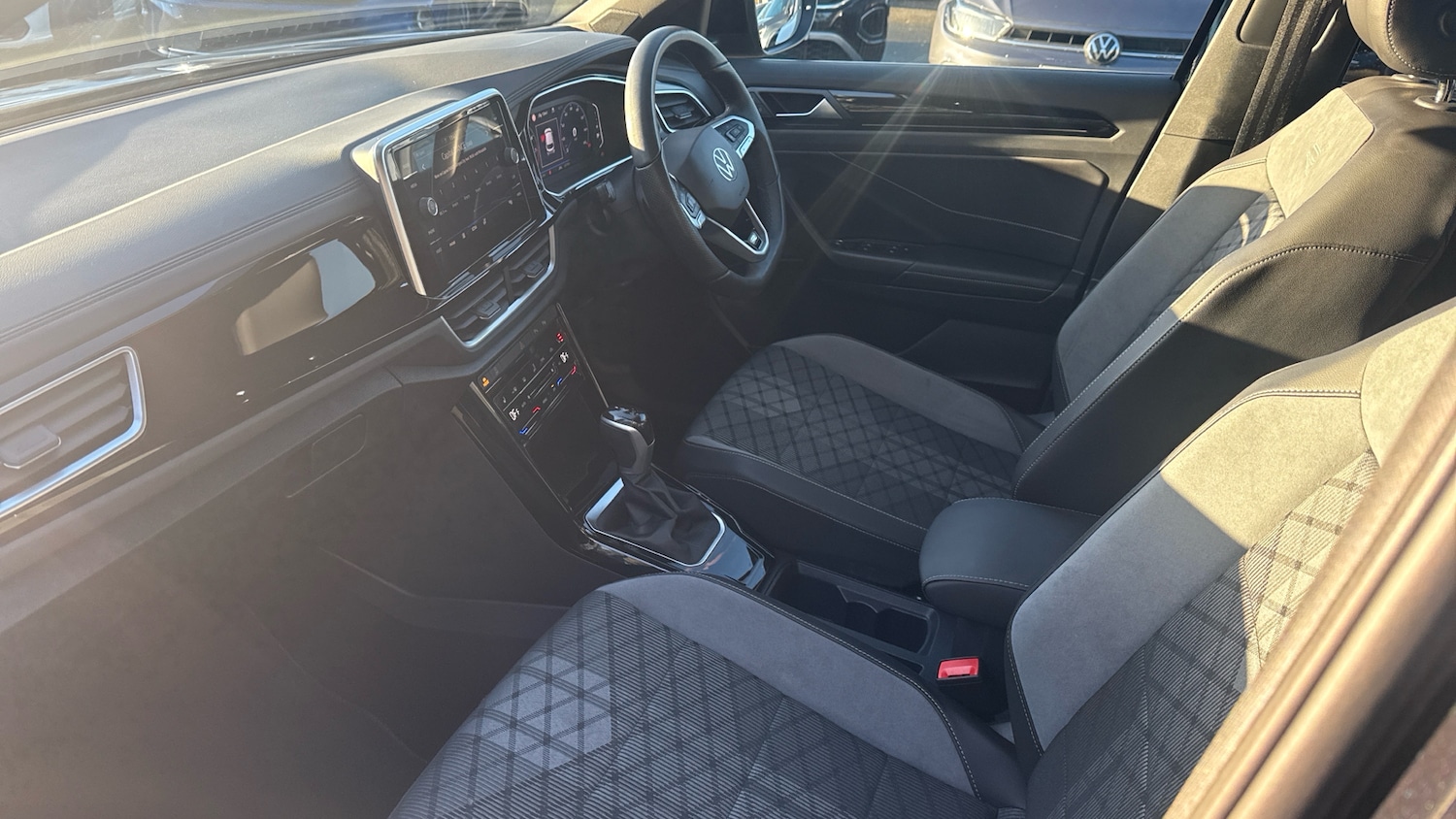 Used Volkswagen T-Roc 2025 for sale - 76734958: Photo 2