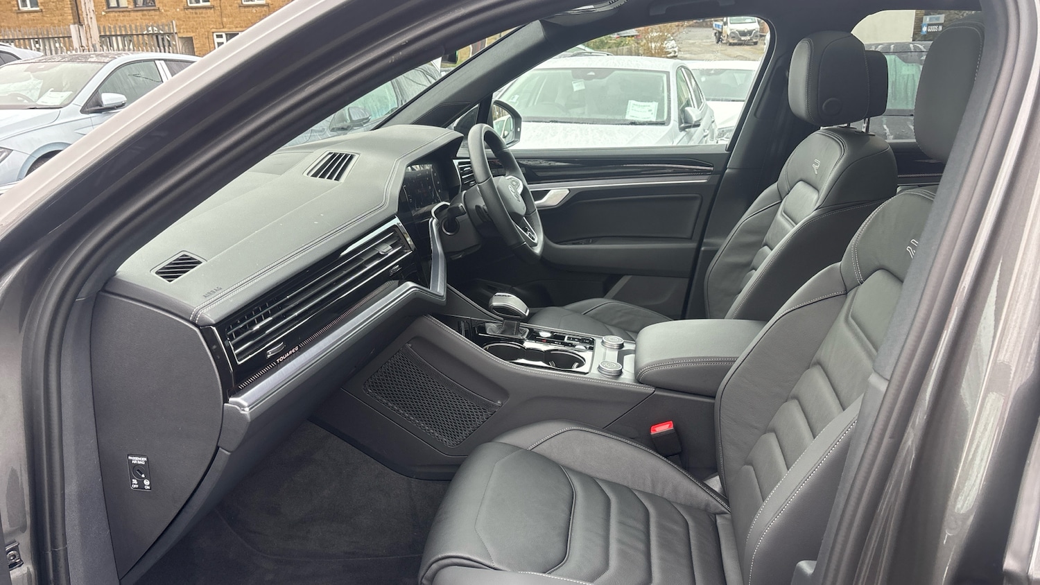 Used Volkswagen Touareg 2025 for sale - 77262198: Photo 2