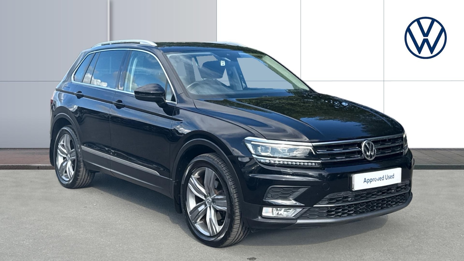 Used Volkswagen Tiguan 2017 for sale - 76984635: Photo 1