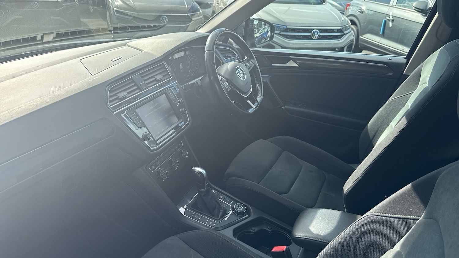 Used Volkswagen Tiguan 2017 for sale - 76984635: Photo 2