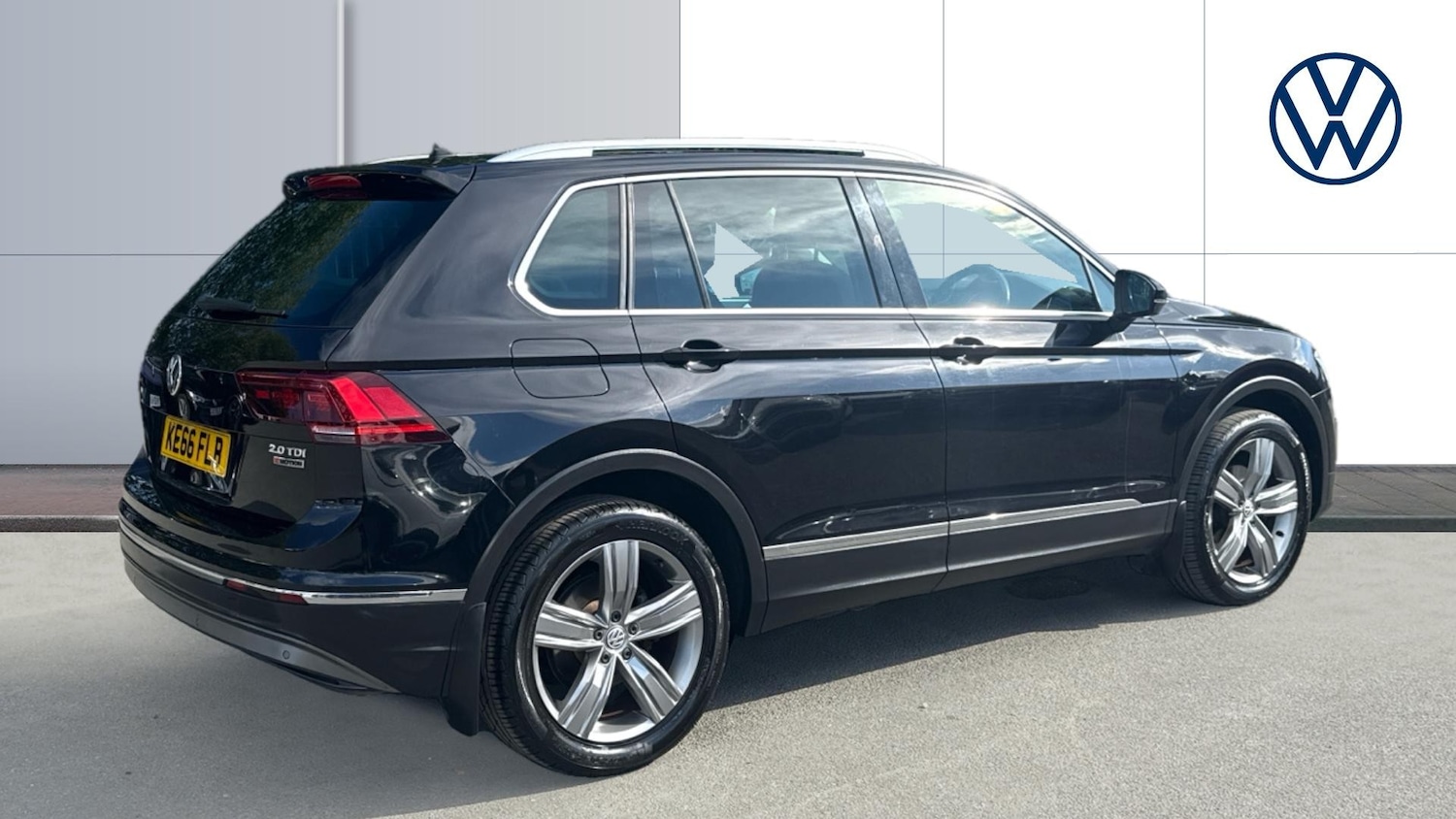 Used Volkswagen Tiguan 2017 for sale - 76984635: Photo 3