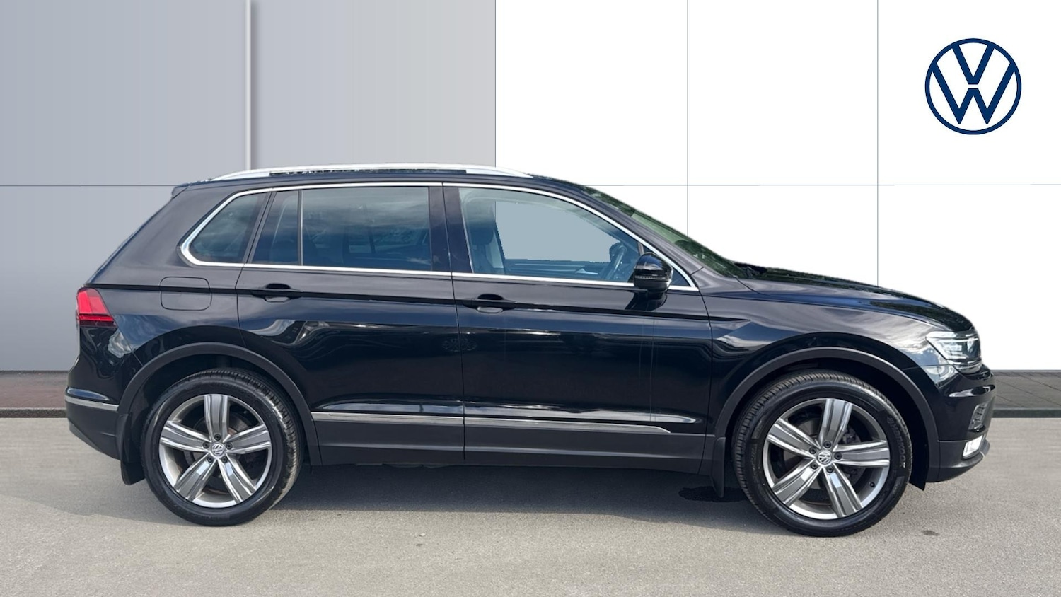 Used Volkswagen Tiguan 2017 for sale - 76984635: Photo 4