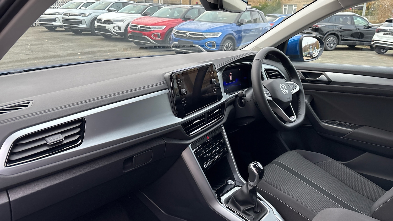 Used Volkswagen T-Roc 2025 for sale - 78011520: Photo 2