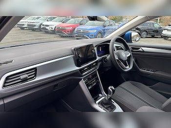 Used Volkswagen T-Roc 2025 for sale - 78011520: Photo