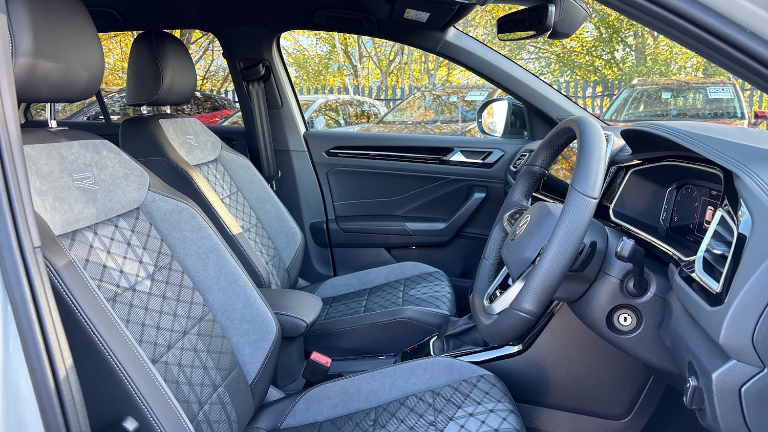 Used Volkswagen T-Roc 2025 for sale - 77687387: Photo 15