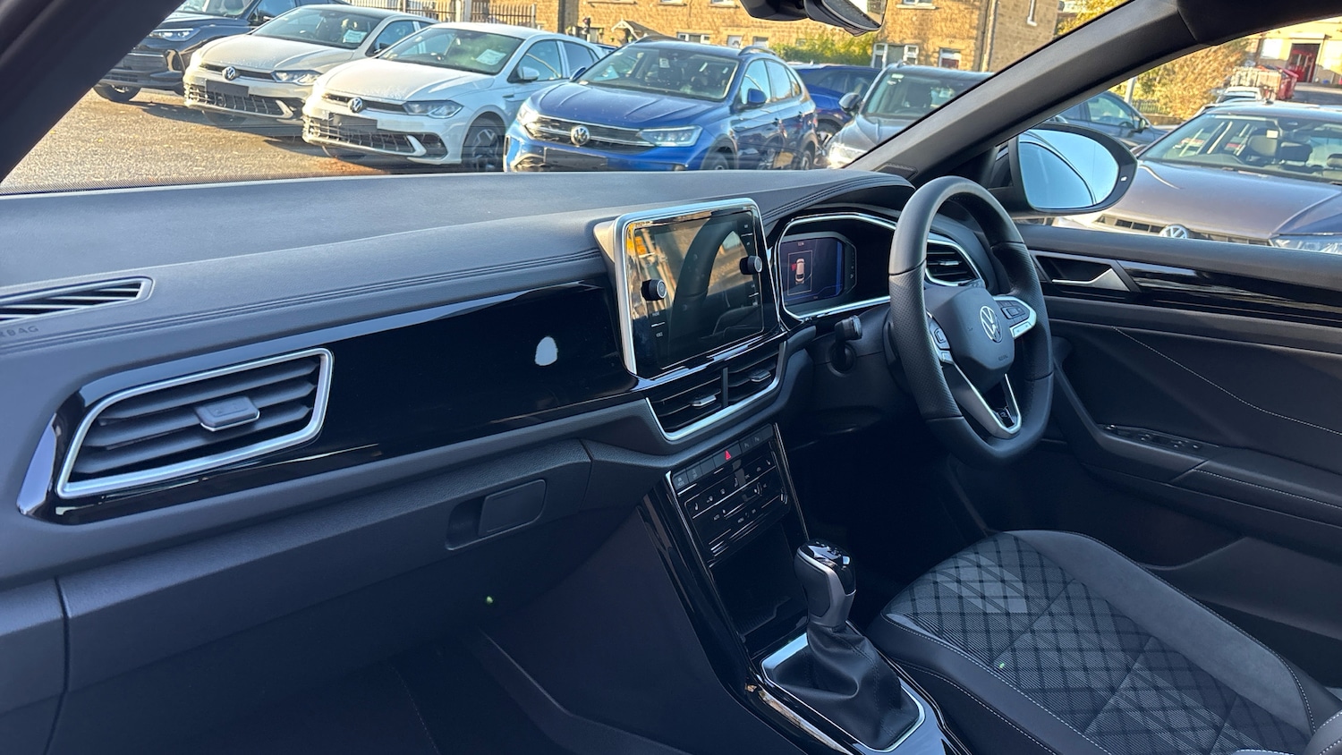 Used Volkswagen T-Roc 2025 for sale - 77687387: Photo 2