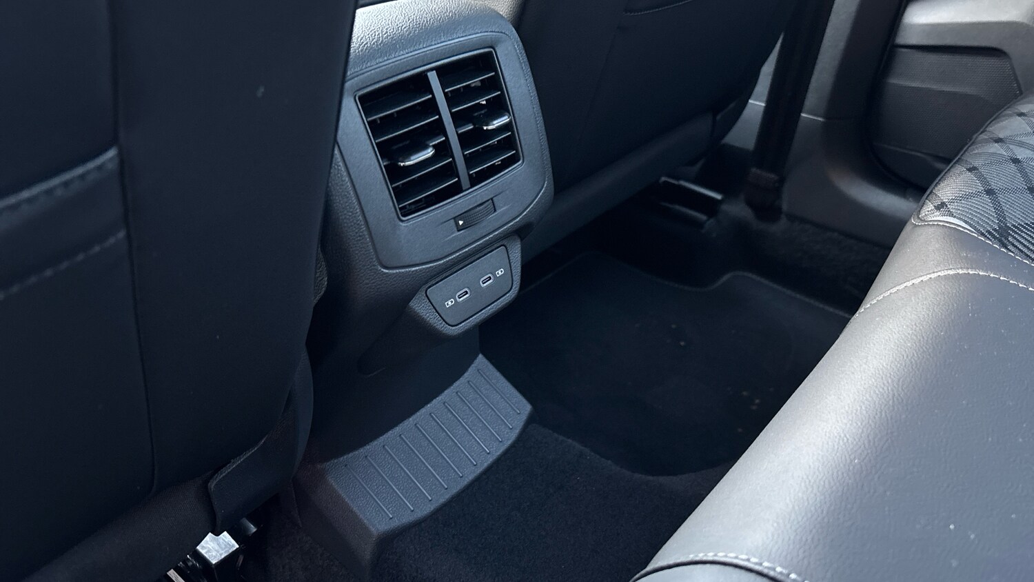 Used Volkswagen T-Roc 2025 for sale - 77687387: Photo 31