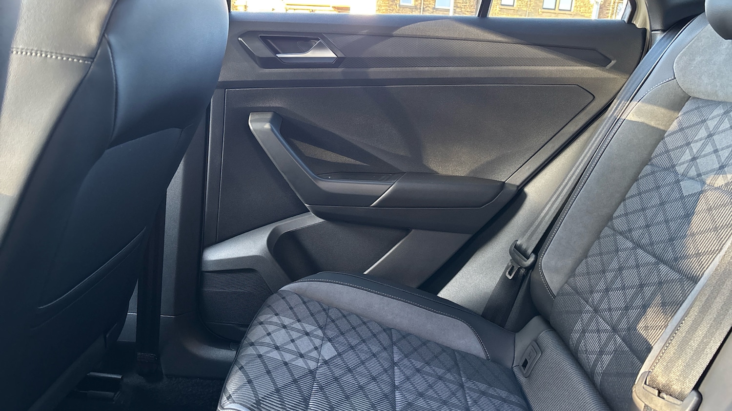 Used Volkswagen T-Roc 2025 for sale - 77687387: Photo 32