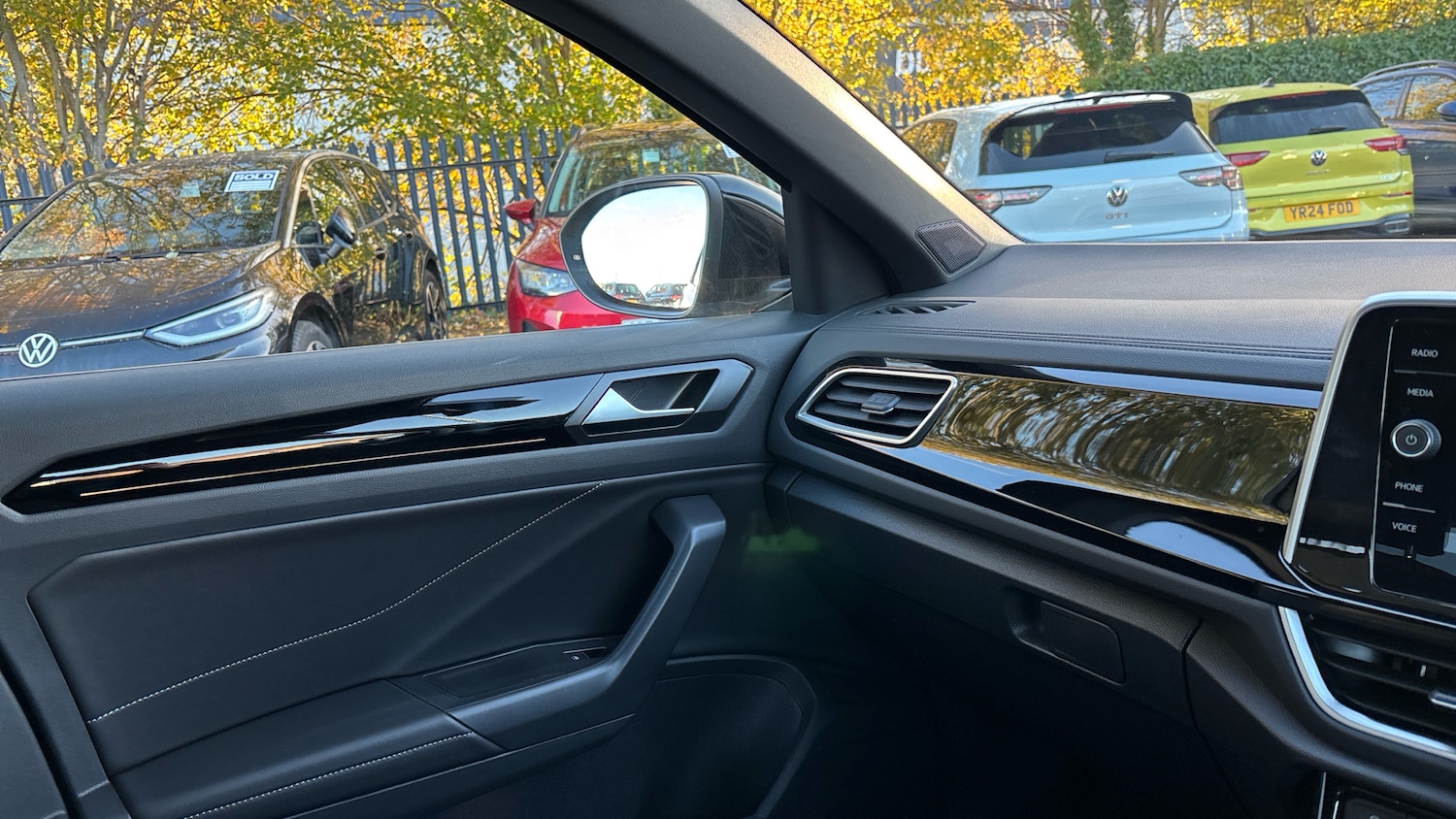 Used Volkswagen T-Roc 2025 for sale - 77687387: Photo 36