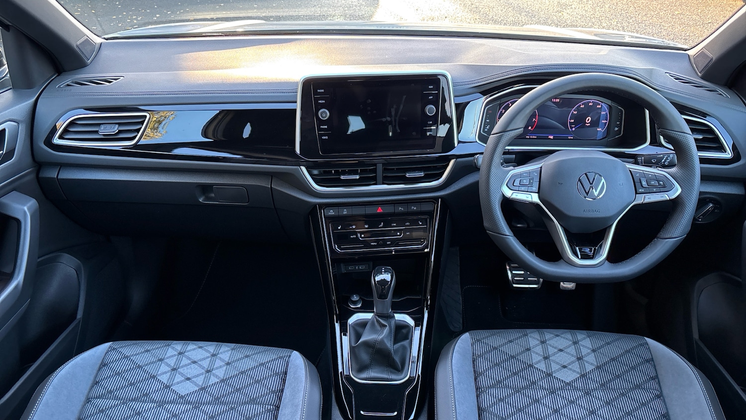 Used Volkswagen T-Roc 2025 for sale - 77687387: Photo 9