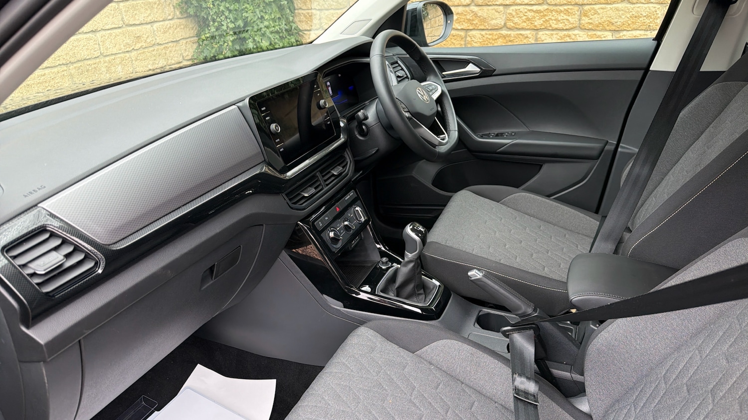 Used Volkswagen T-Cross 2024 for sale - 77663327: Photo 2