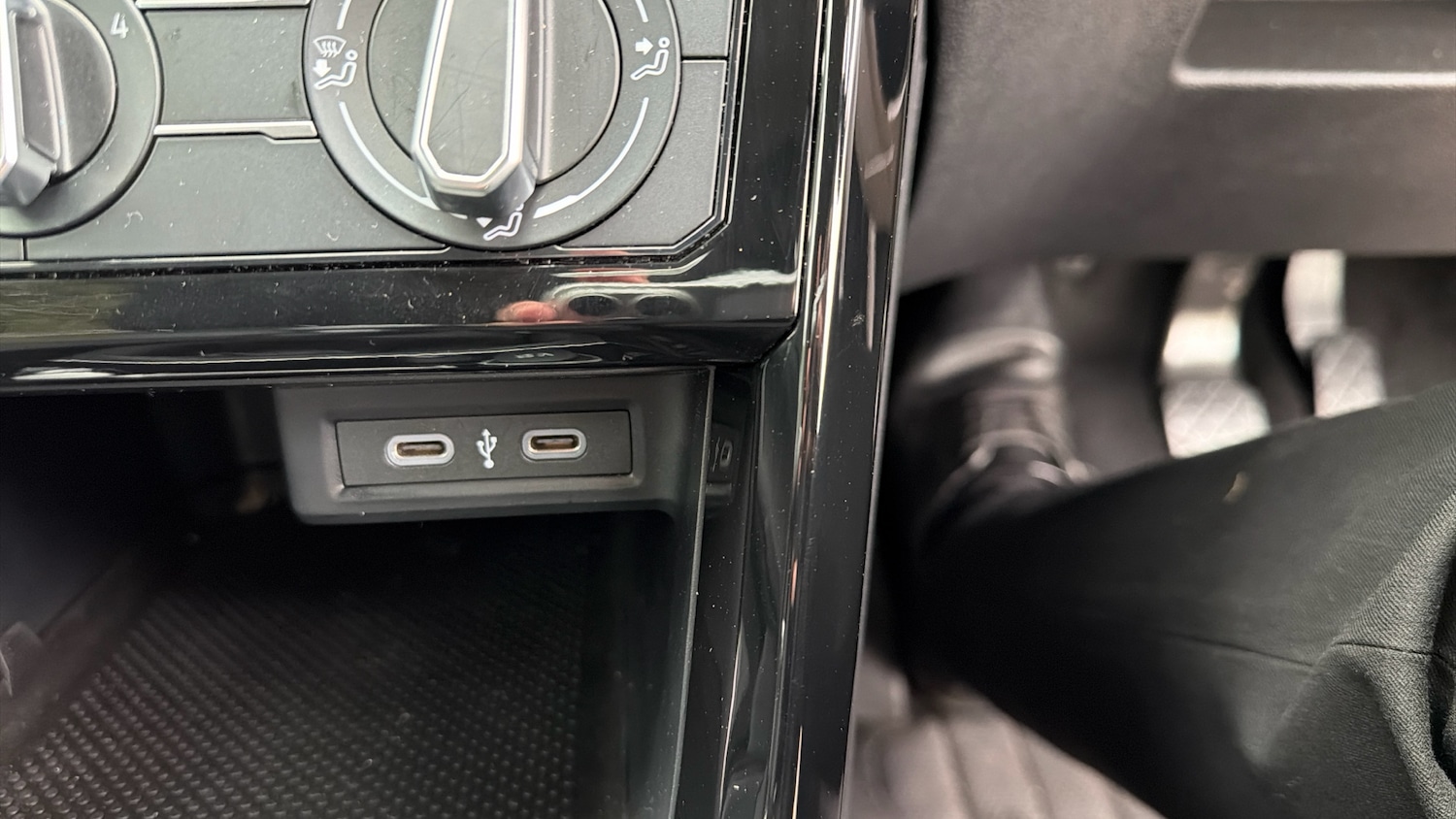 Used Volkswagen T-Cross 2024 for sale - 77663327: Photo 28