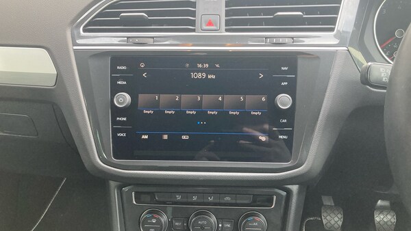 Used Volkswagen Tiguan 2019 for sale - 76157704: Photo 12