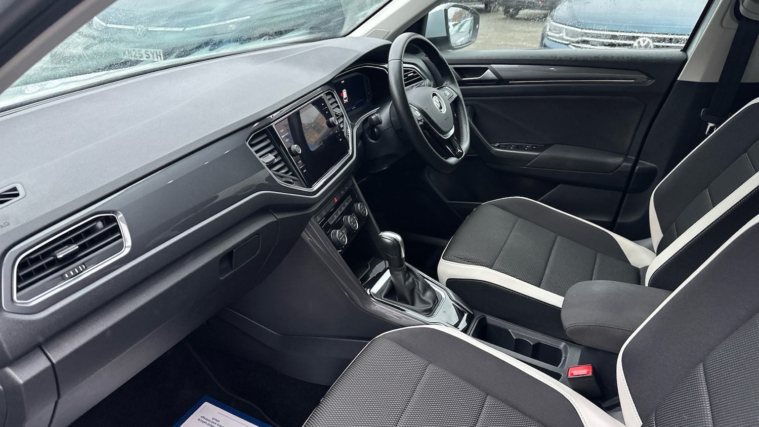 Used Volkswagen T-Roc 2021 for sale - 76784799: Photo 2