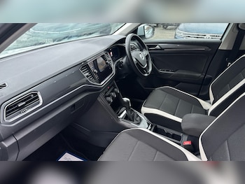 Used Volkswagen T-Roc 2021 for sale - 76784799: Photo