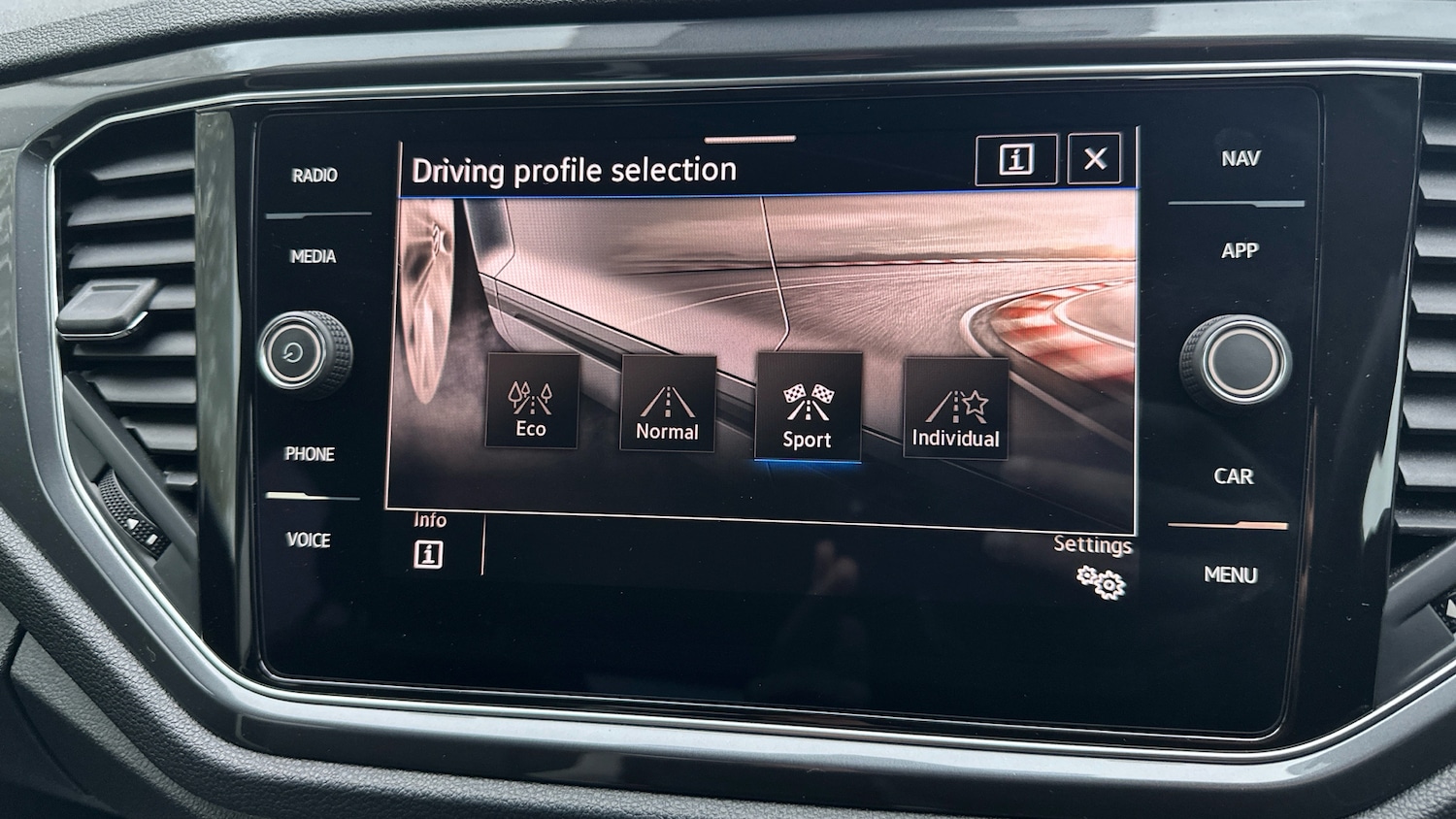 Used Volkswagen T-Roc 2021 for sale - 76784799: Photo 35