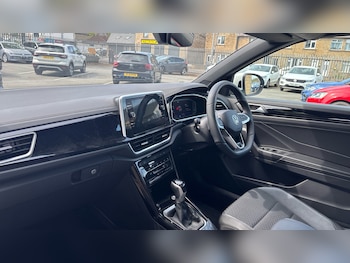 Used Volkswagen T-Roc 2025 for sale - 78325386: Photo