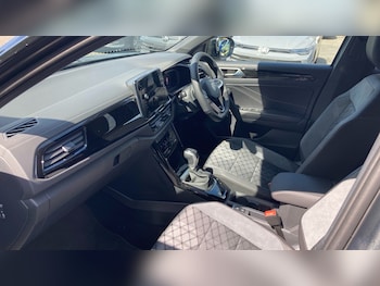 Used Volkswagen T-Roc 2025 for sale - 76064124: Photo
