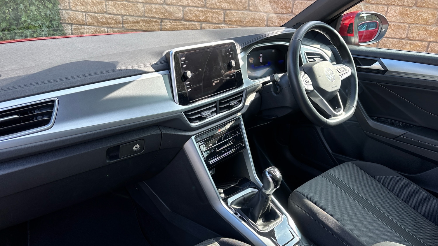 Used Volkswagen T-Roc 2023 for sale - 78093407: Photo 2