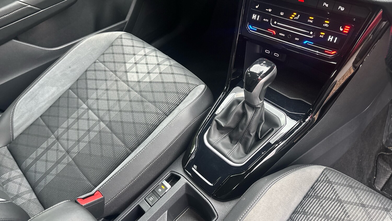 Used Volkswagen T-Roc 2022 for sale - 77590292: Photo 14