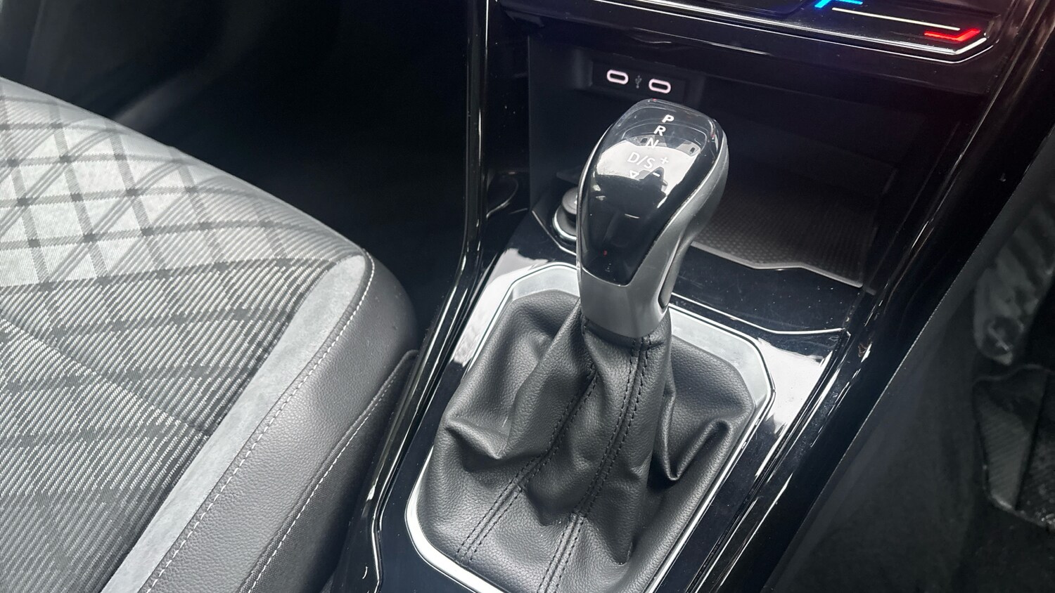 Used Volkswagen T-Roc 2022 for sale - 77590292: Photo 24