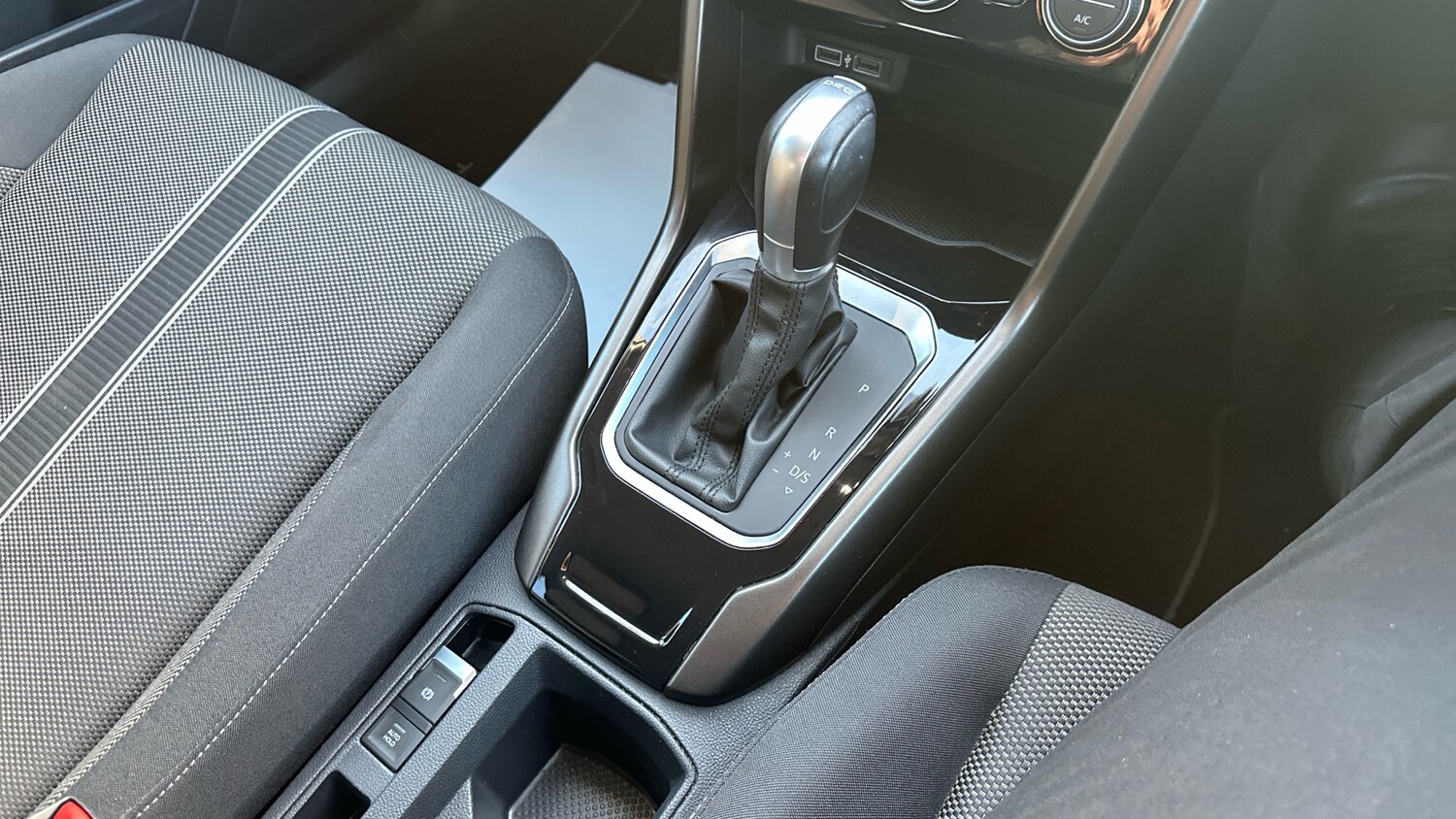 Used Volkswagen T-Roc 2018 for sale - 76494392: Photo 14