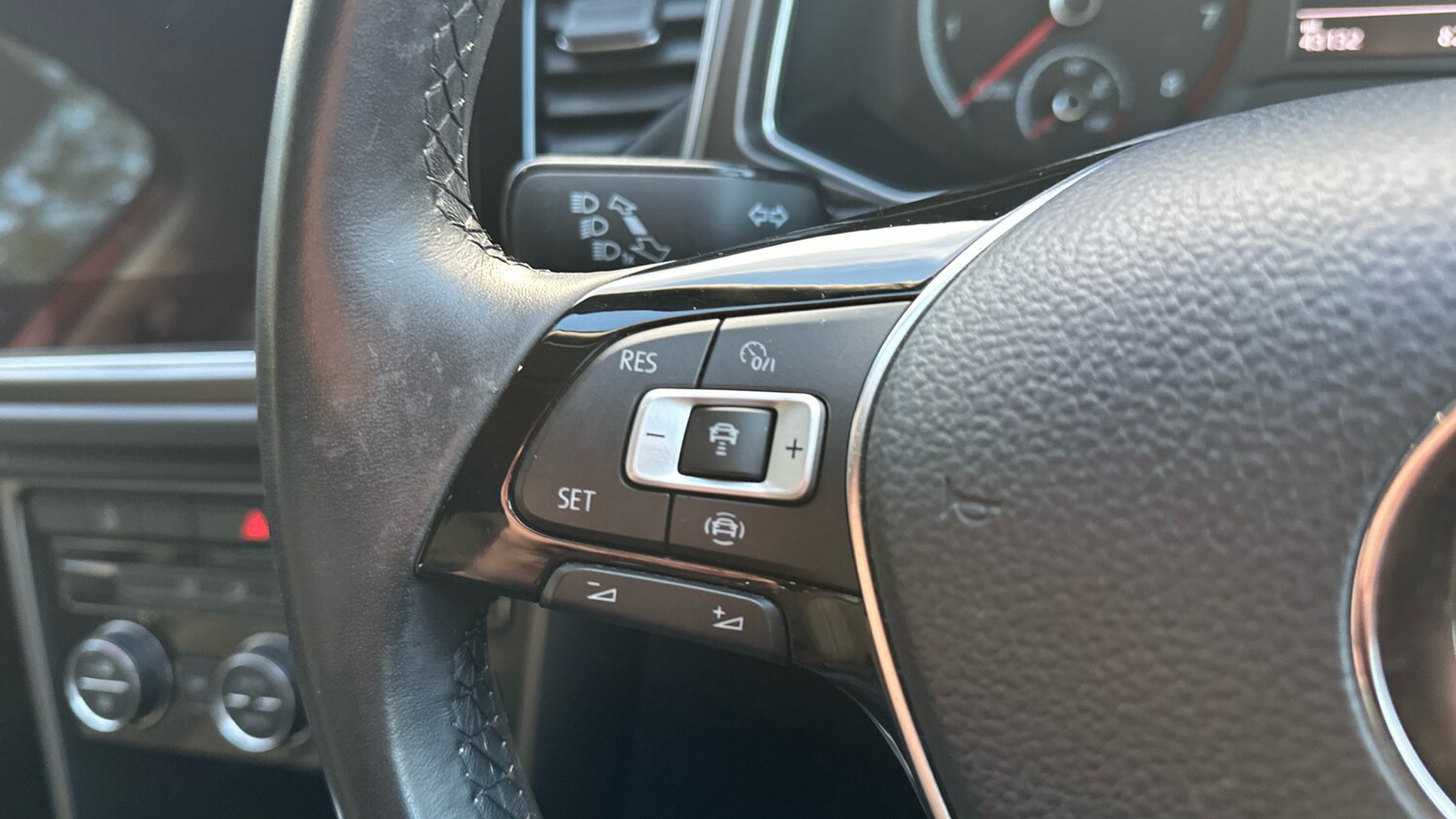 Used Volkswagen T-Roc 2018 for sale - 76494392: Photo 17