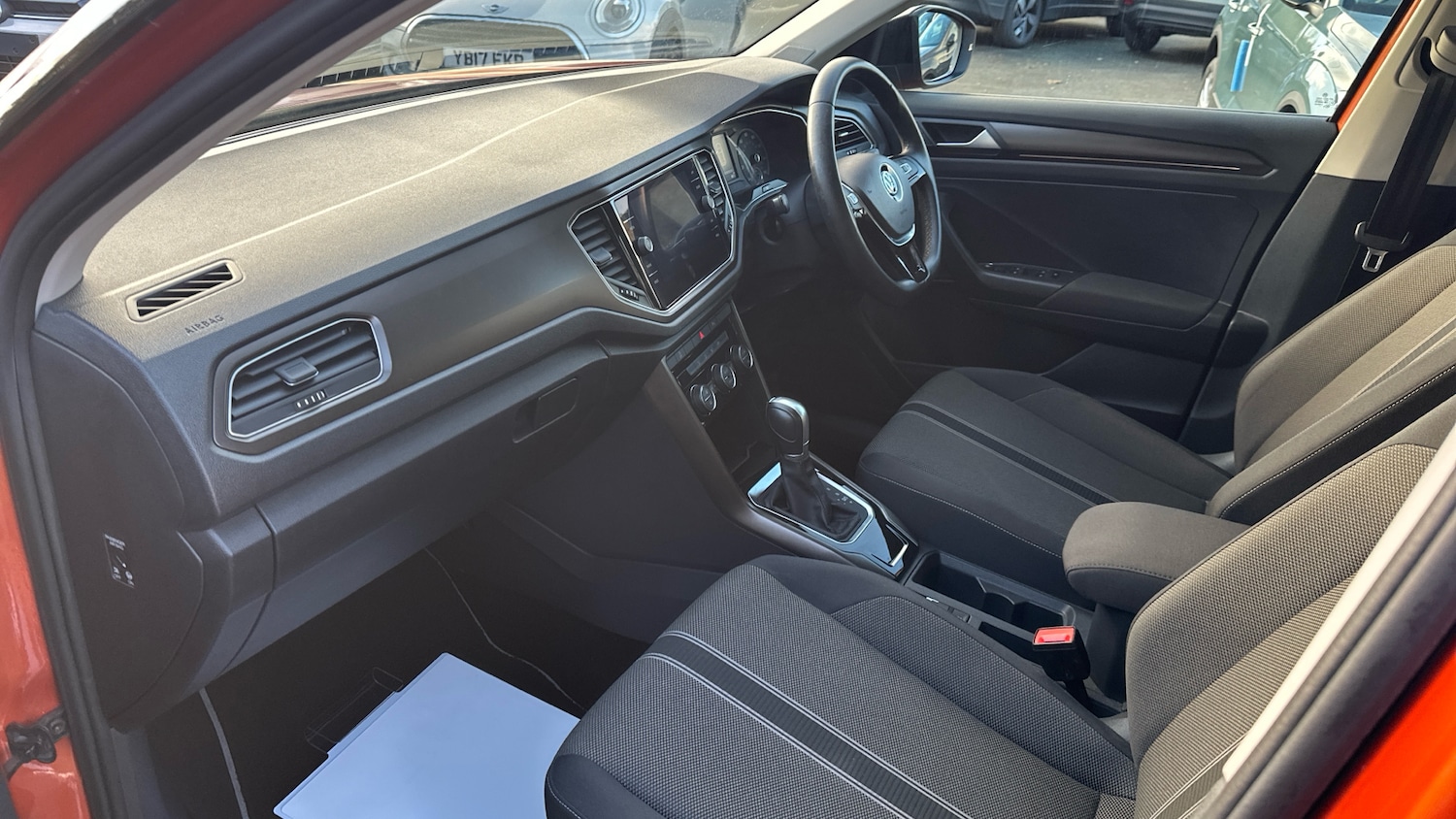 Used Volkswagen T-Roc 2018 for sale - 76494392: Photo 2