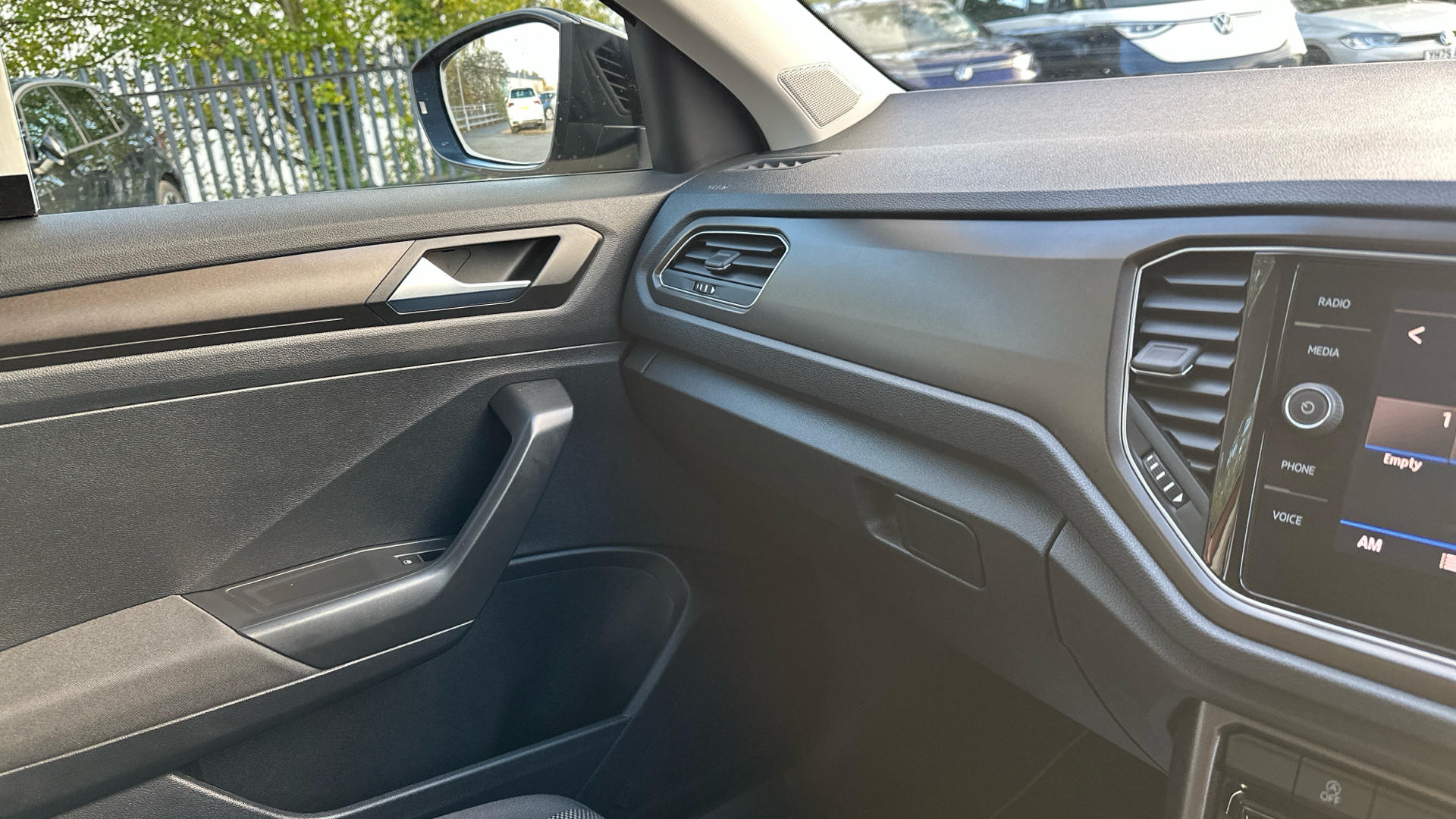 Used Volkswagen T-Roc 2018 for sale - 76494392: Photo 22