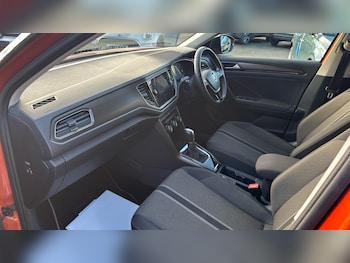 Used Volkswagen T-Roc 2018 for sale - 76494392: Photo