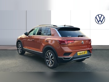 Used Volkswagen T-Roc 2018 for sale - 76494392: Photo