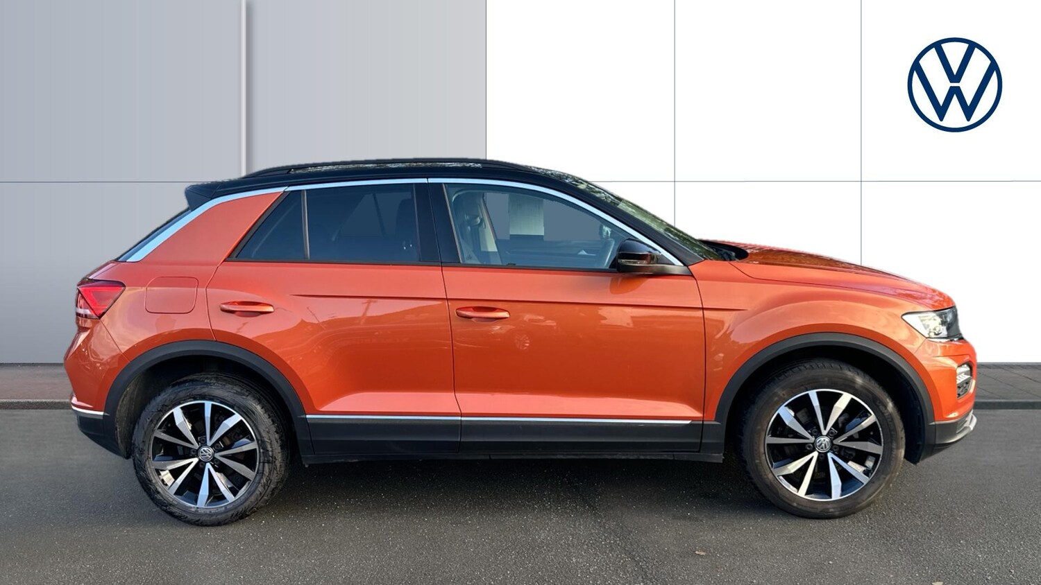 Used Volkswagen T-Roc 2018 for sale - 76494392: Photo 4