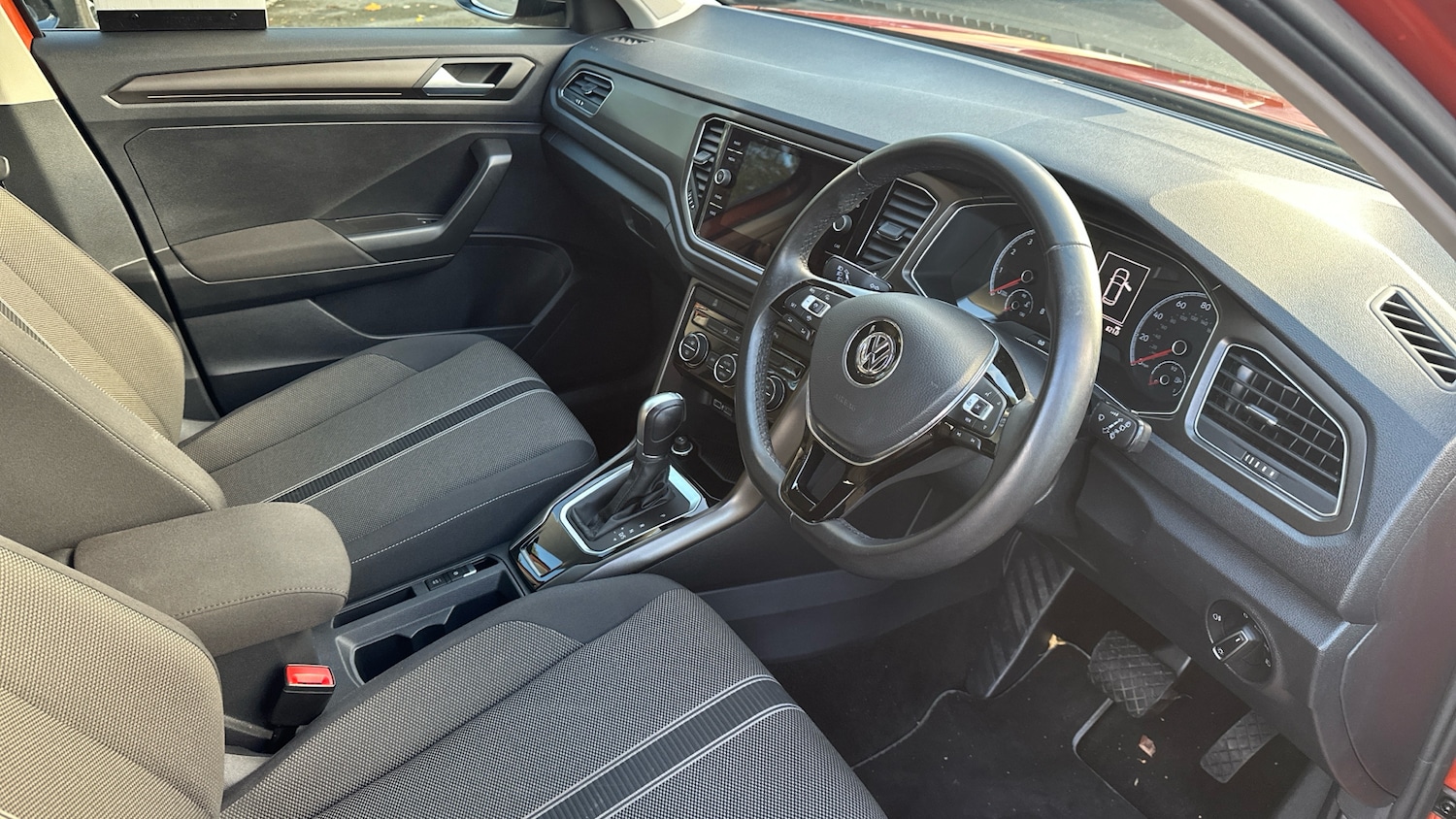 Used Volkswagen T-Roc 2018 for sale - 76494392: Photo 6