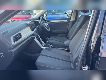 Used Volkswagen T-Roc 2023 for sale - 76984643: Photo