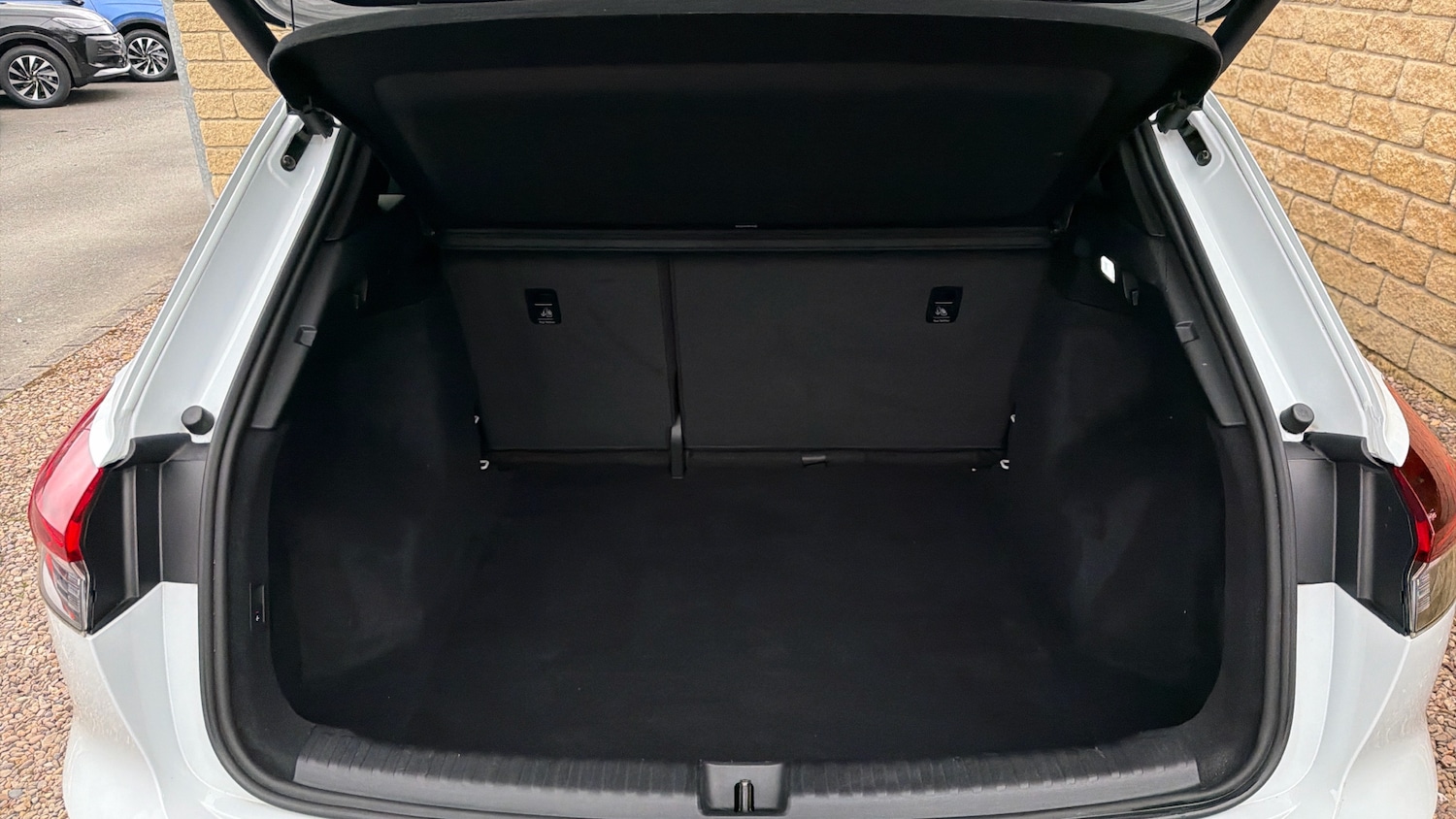 Used Audi Q4 e-tron 2023 for sale - 78198659: Photo 4