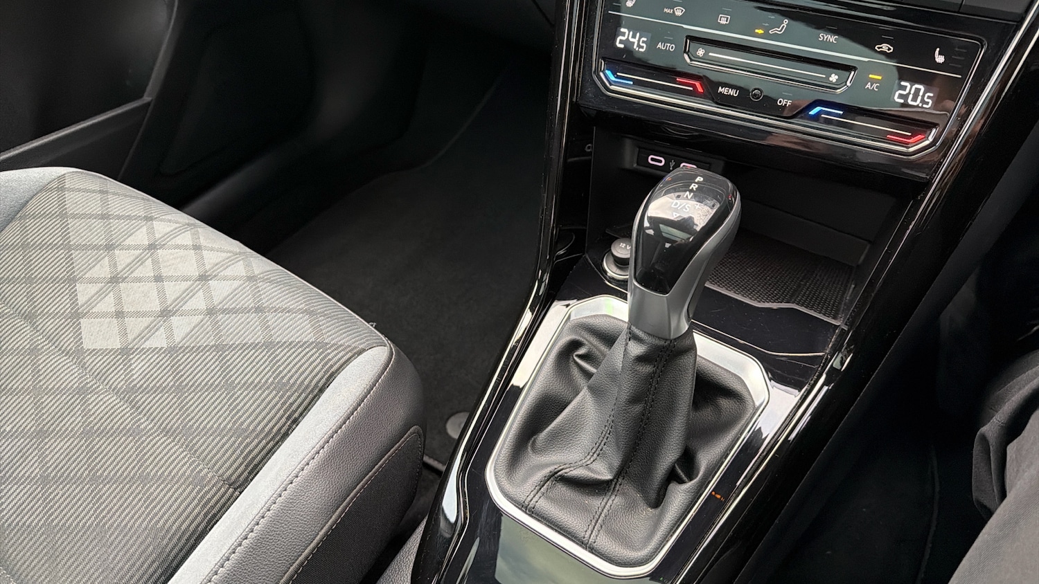 Used Volkswagen T-Roc 2022 for sale - 78081611: Photo 14