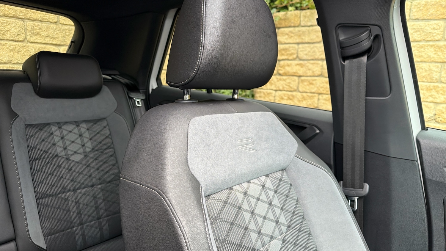 Used Volkswagen T-Roc 2022 for sale - 78081611: Photo 24